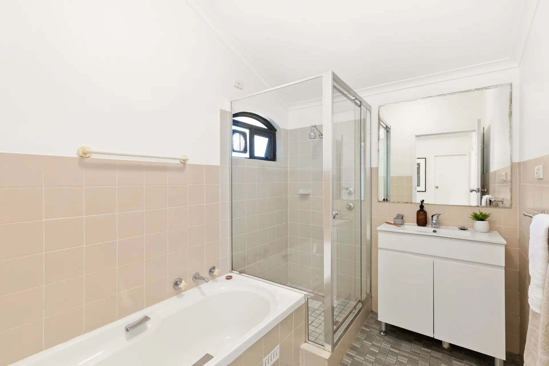 29-37A Gilpin Street, Camperdown Sold by Shead Property - image 1