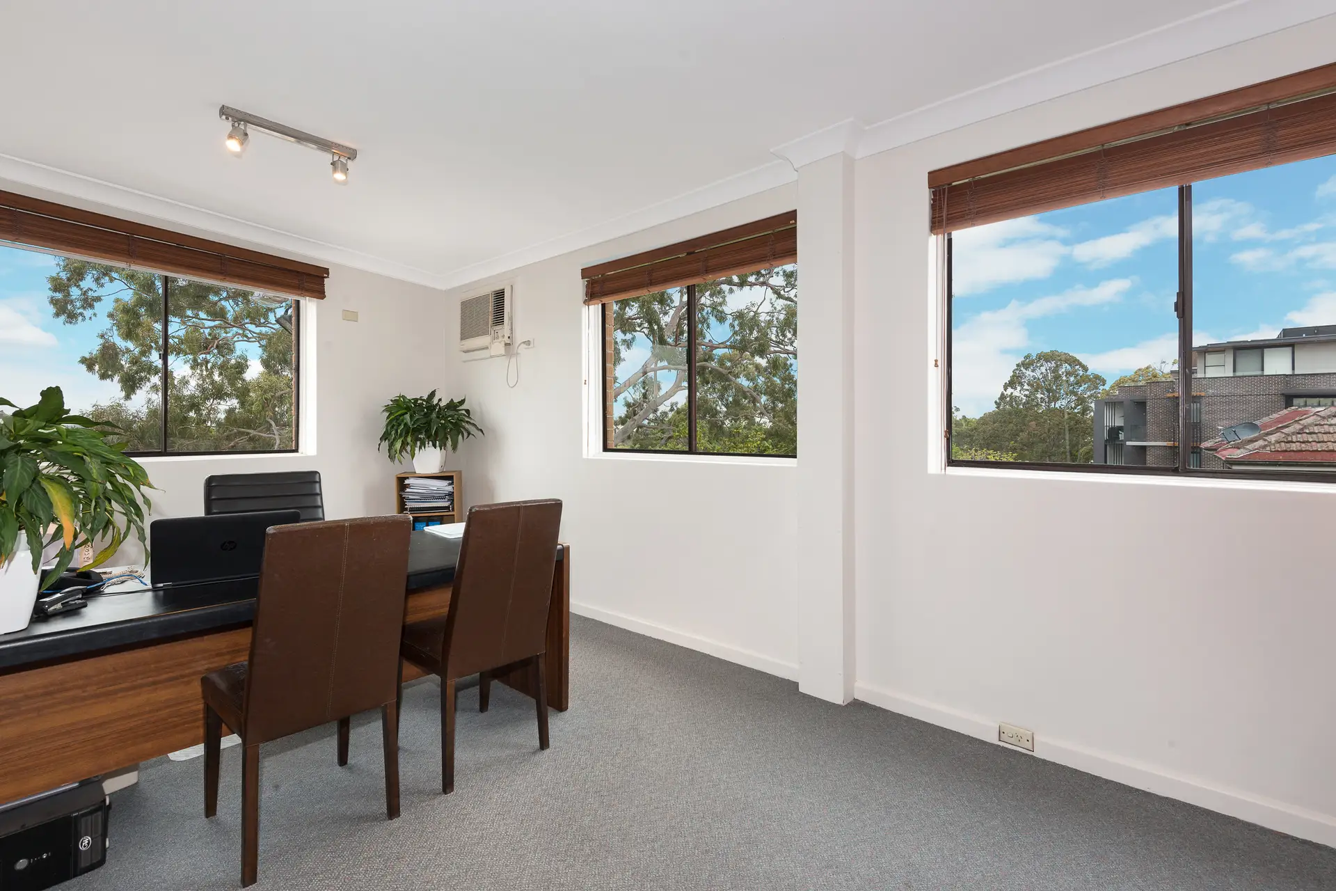 Gordon Leased by Shead Property - image 1