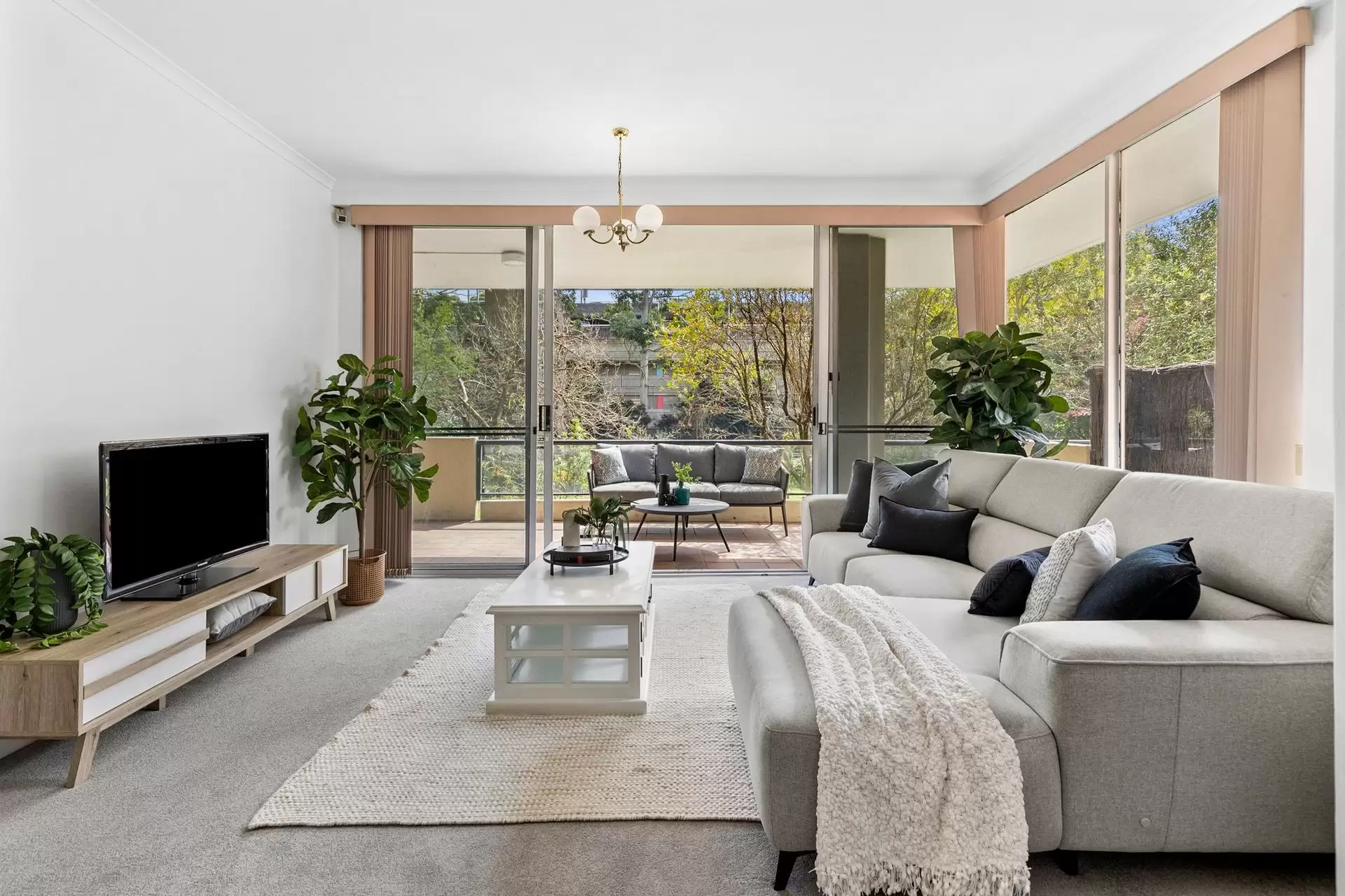 2/2 Parkside Lane, Chatswood Sold by Shead Property - image 1