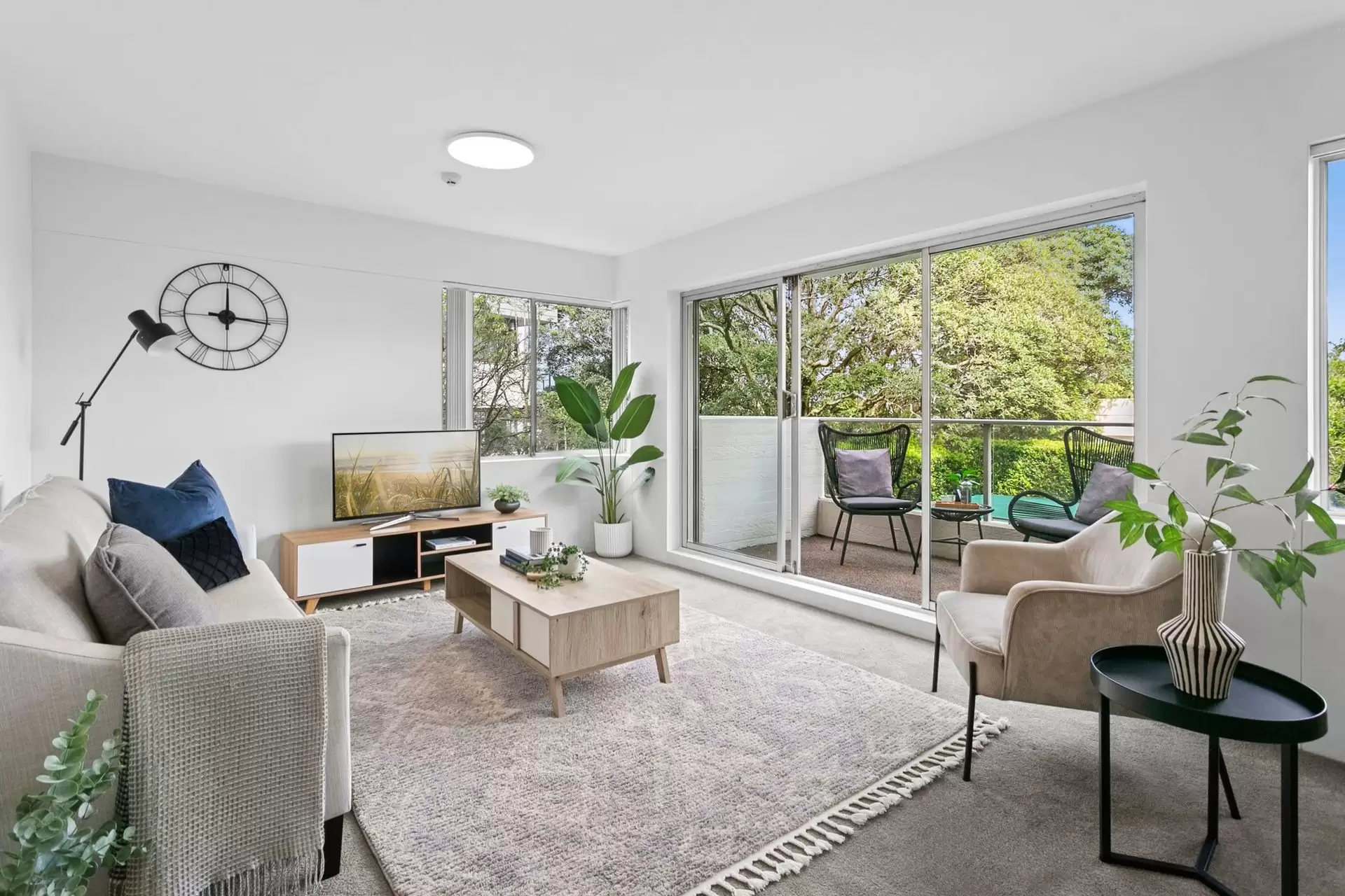 8/4 Munro Street, McMahons Point Auction by Shead Property - image 1