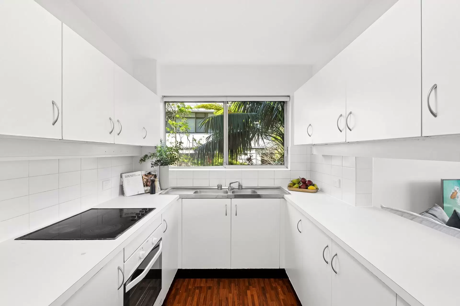 8/4 Munro Street, McMahons Point Auction by Shead Property - image 1