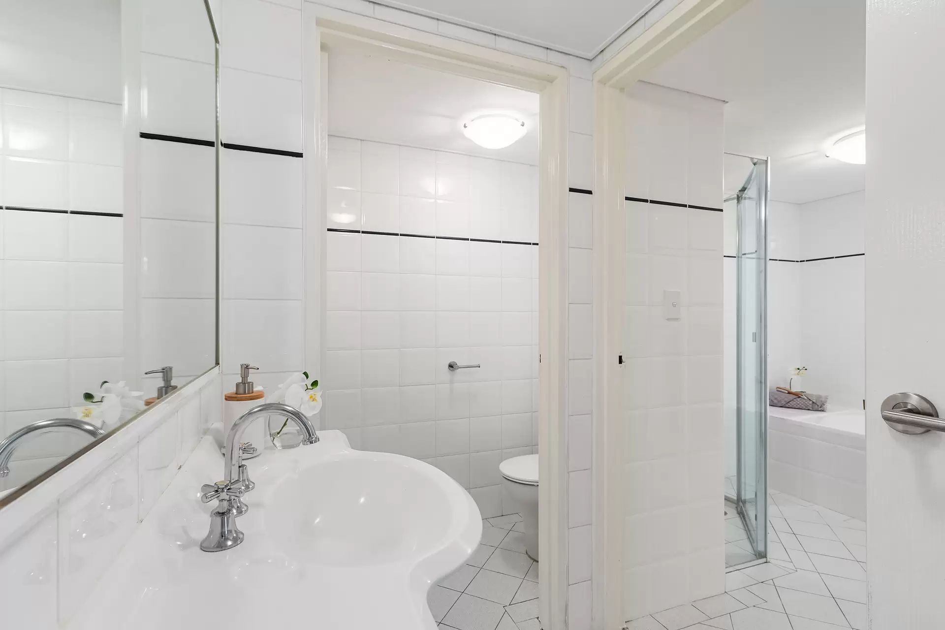 1/11 Sutherland Road, Chatswood For Lease by Shead Property - image 1
